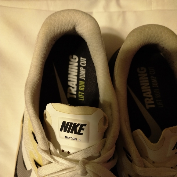 Shoes - Picture 5 of 6